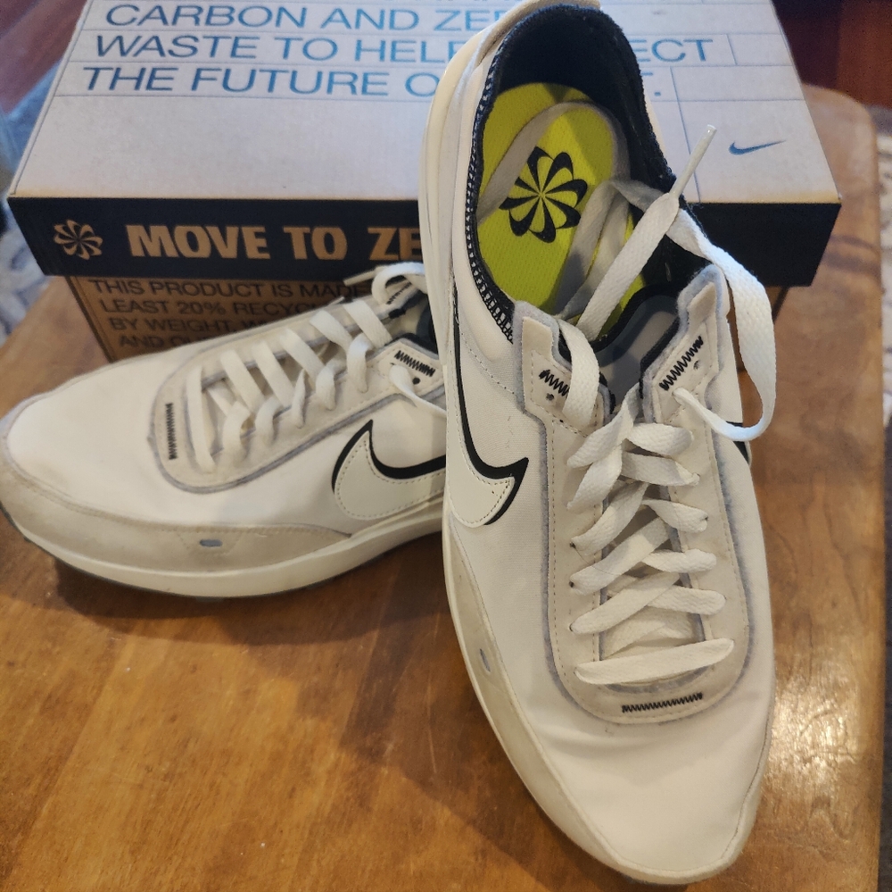Nike Waffle One se White and Black Men's Sneakers
